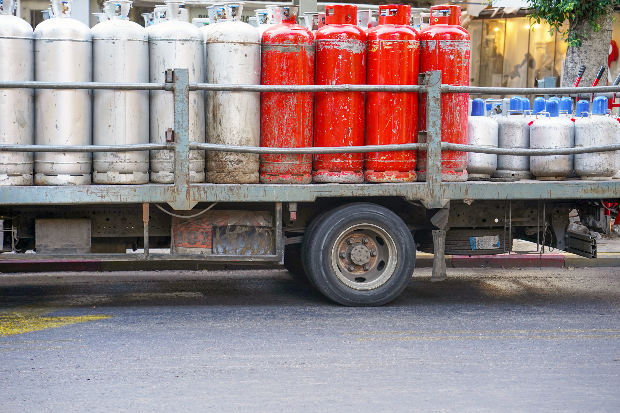 Transporting gas cylinders by lorry